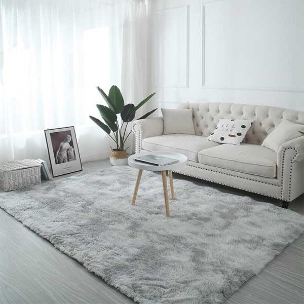 برای طراحی دکوراسیون مدرن فرشهای ساده و فانتزی مناسب است