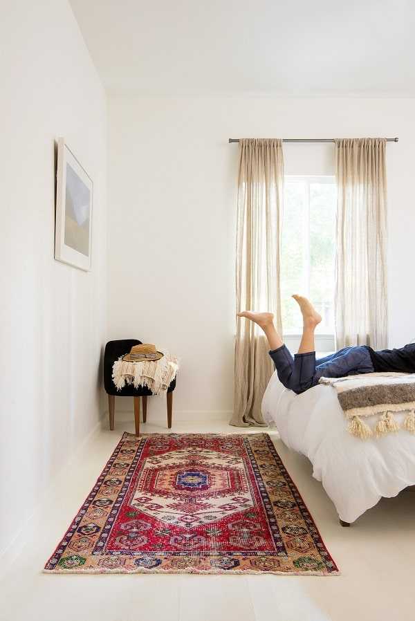 از فرش‌های قدیمی و فرش‌های کمتر موردعلاقه واقع شده برای ساخت فرش وینتیج استفاده می‌شود