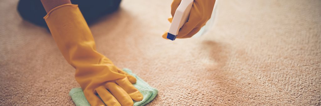 تمیز کردن لکه های روی فرش